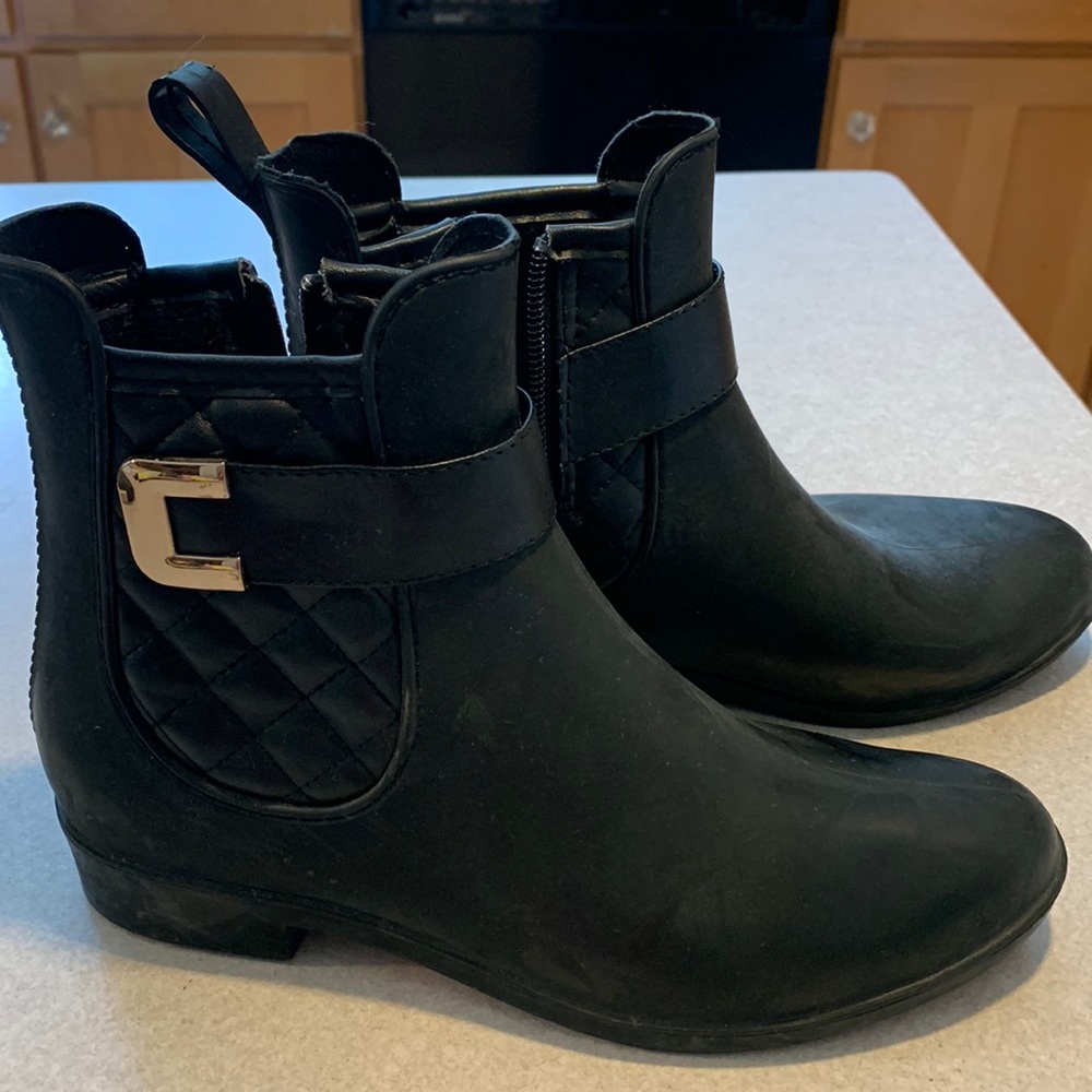 Boots rubber size 5